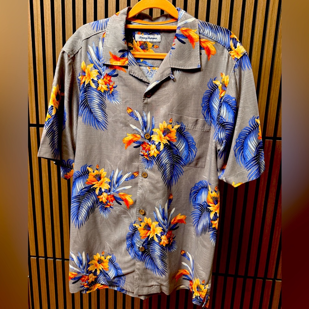 Tommy Bahama Tropical Gray Hawaiian Shirt Size Small